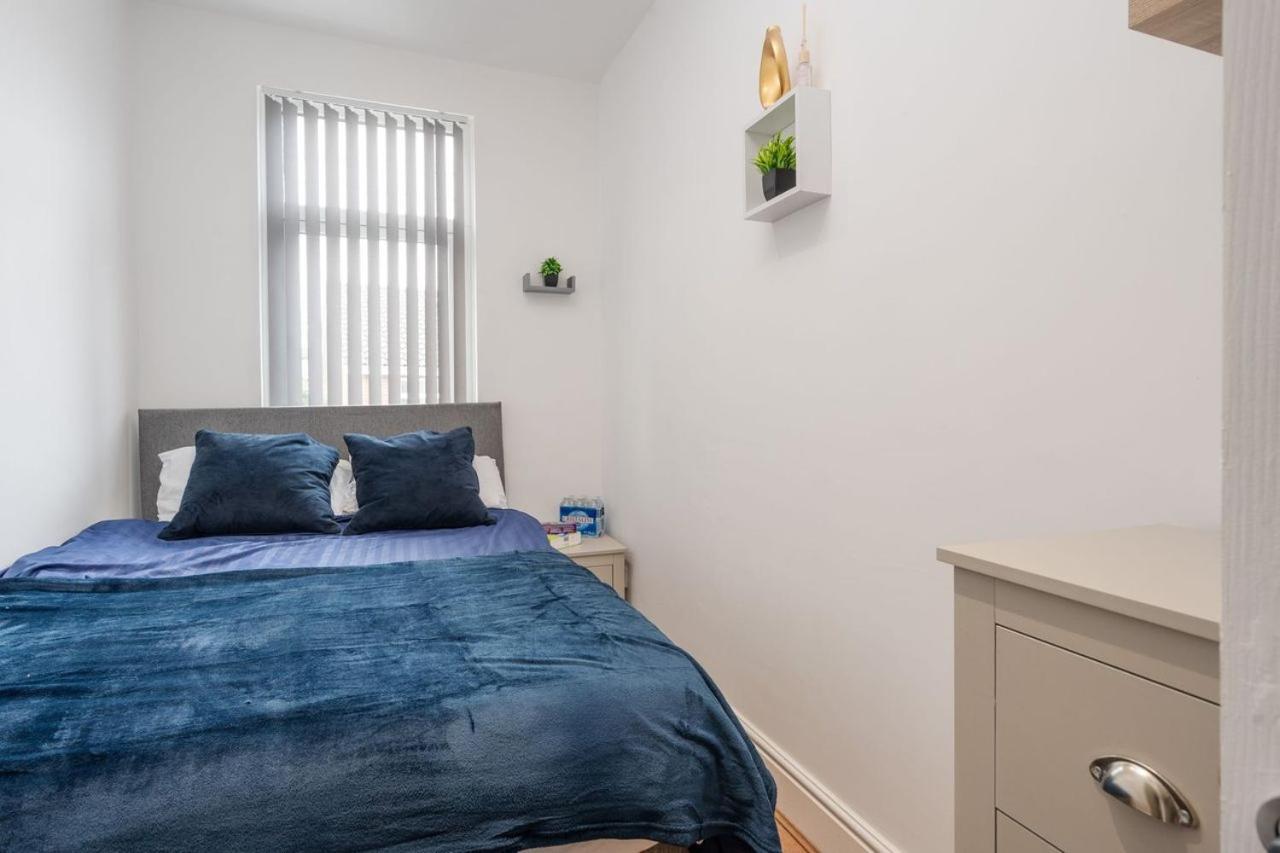 Supersized 5 Bedroom Ensuite Free Parking By Hinkley Homes Apartment *