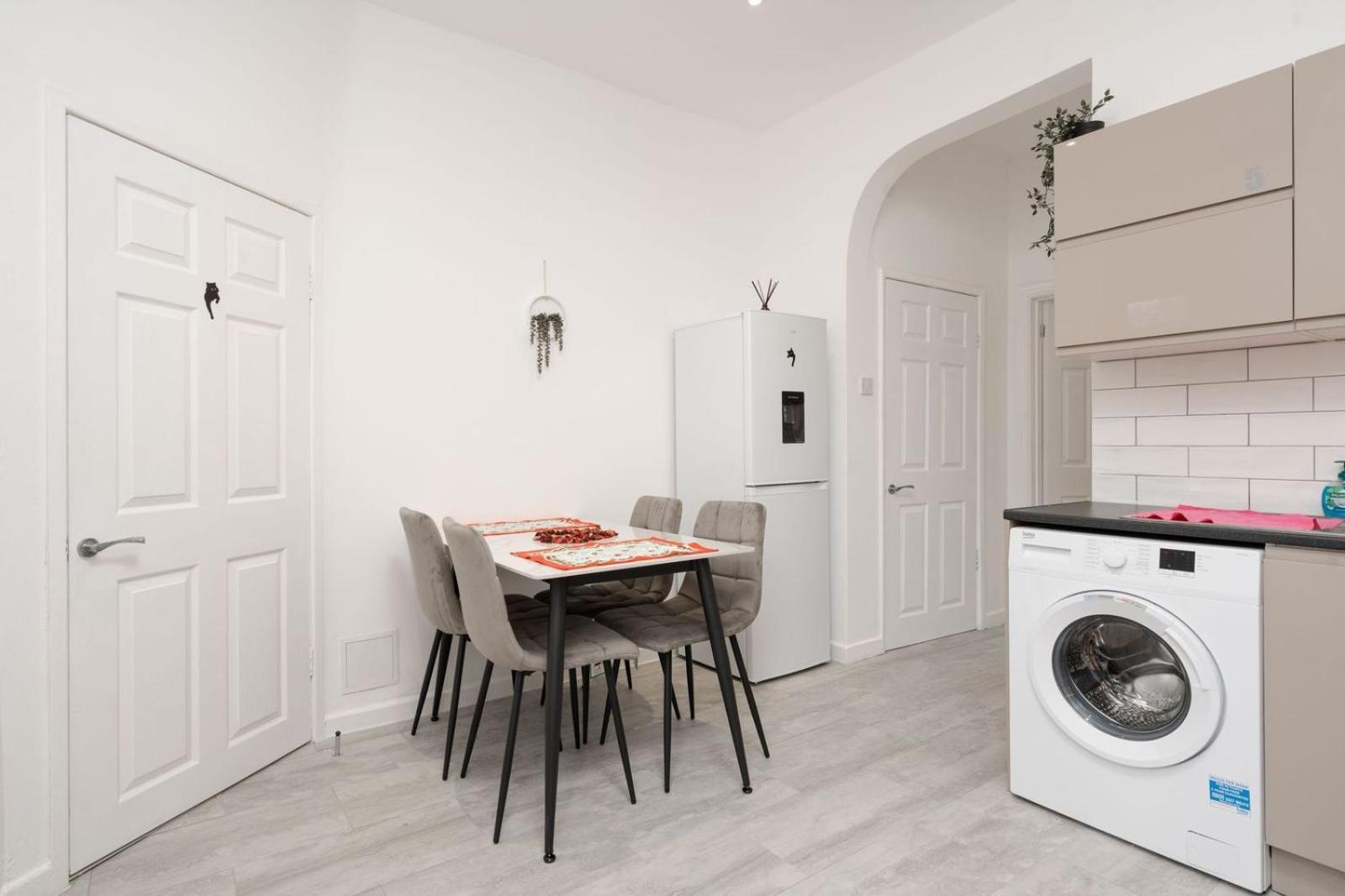 Apartment Supersized 5 Bedroom Ensuite Free Parking By Hinkley Homes Liverpool